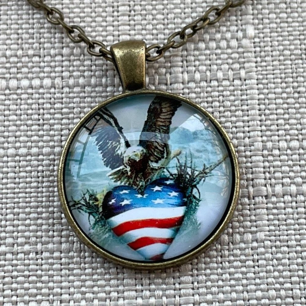 US Flag Necklace Bronze Tone Chain Fashion Patriot Jewelry Cabochon Pendant - Picture 1 of 7